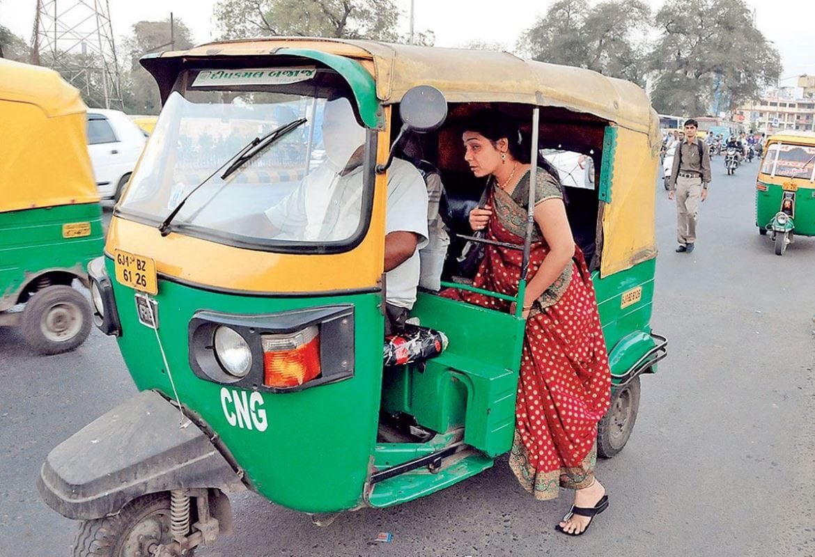 Gas Price Hike: તહેવારોમાં કમરતોડ મોંઘવારીનો ઝટકો, 8-12 રુપિયા વધી શકે છે CNGના ભાવ