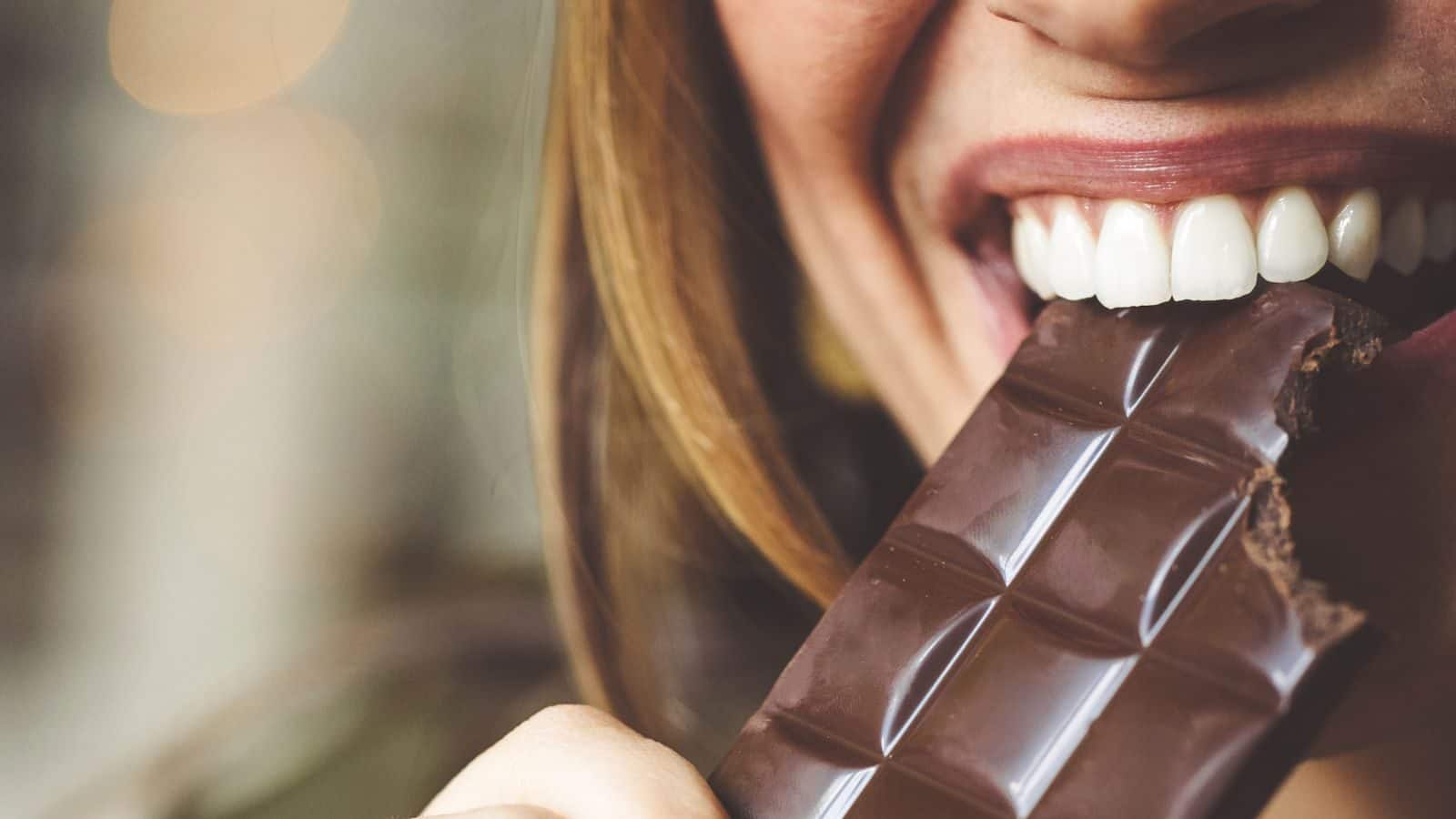 know more dark chocolate side effects જાણી લો ડાર્ક ચોકલેટ ખાવાથી