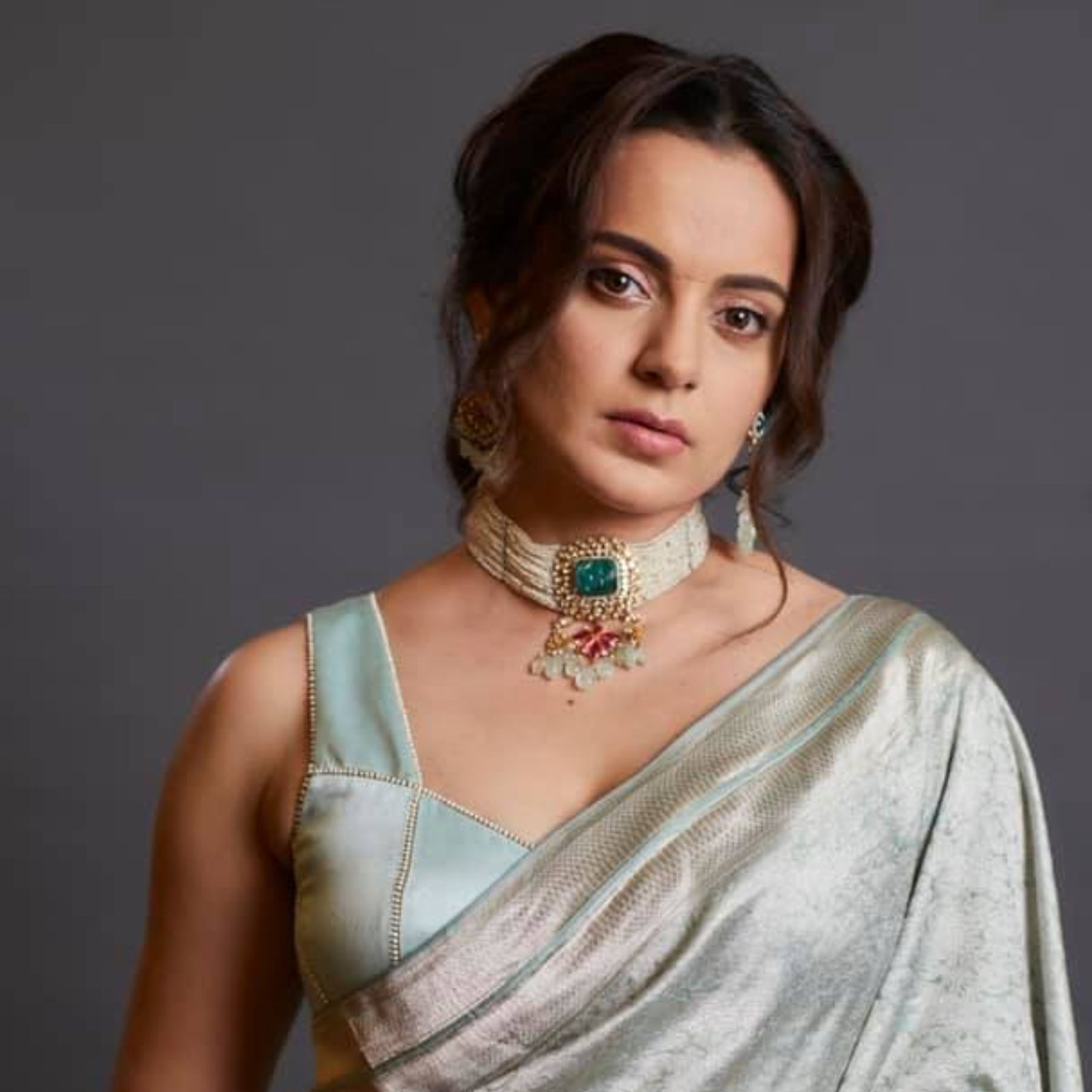  Kangana Ranaut : કંગના રનૌતે દાવો કર્યો છે કે બોલીવુડમાં તેની સફળતાને લોકો પચાવી ન શક્યા. તેણે પોતાની લેટેસ્ટ સોશિયલ મીડિયા પોસ્ટમાં દાવો પણ કર્યો કે એકવાર એક એડિટકે તેને ચુડૈલ અને તેને ફિલ્મોમાં સફળતા માટે કાળો જાદુ કરનારી પણ કહી હતી.