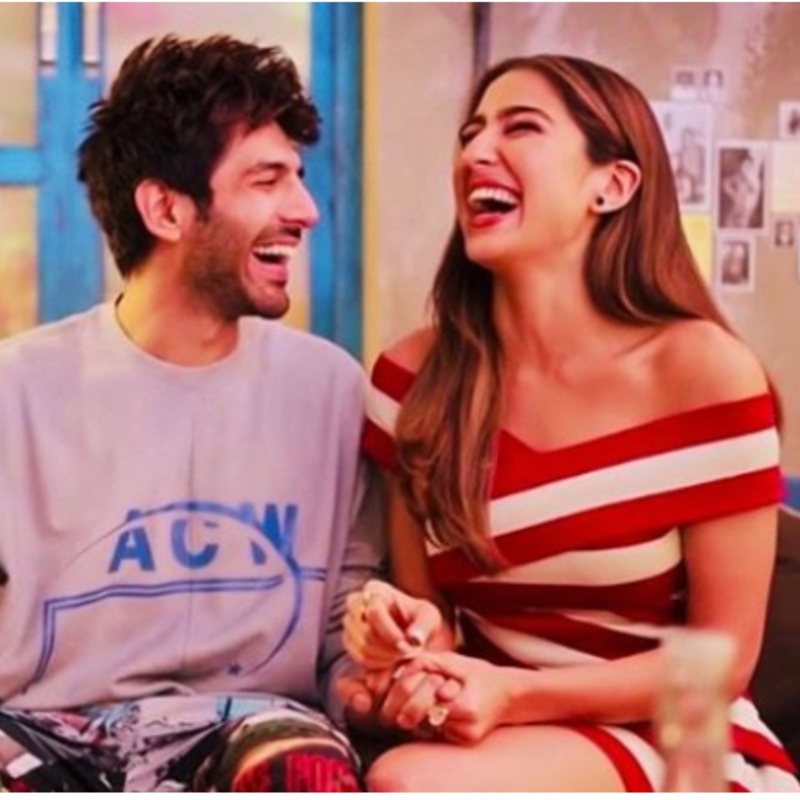  Sara Kartik Love Story : બોલીવુડમાં સંબંધો તૂટવા અને જોડાવા સામાન્ય વાત છે. સેલેબ્સ વચ્ચે ક્યારે અંતર આવી જાય અને ક્યારે એકબીજાની નજીક આવી જાય એ તો કહી જ ન શકાય. એક સમય એવો હતો જ્યારે સારા અલી ખાને કાર્તિક આર્યન માટે ખુલ્લેઆમ પ્રેમનો ઇઝહાર કર્યો હતો.
