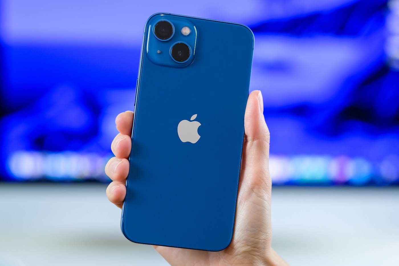  આપણામાંથી ઘણાને iPhone ખરીદવાનો ક્રેઝ હોય છે. પરંતુ તેની મોંઘી કિંમતને કારણે દરેક જણ તેને ખરીદી શકતા નથી. જો તમે પણ iPhone ખરીદવા માટે ડિસ્કાઉન્ટ ઓફર શોધી રહ્યા છો, તો તમારા માટે આ એક સારી તક છે. ખરેખર, iPhone 13 મિની ફ્લિપકાર્ટ પર સારી ડીલ પર ઉપલબ્ધ કરાવવામાં આવી રહ્યો છે.