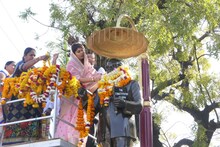 Jamnagar: ડૉ. આંબેડકરની પુણ્યતિથિ, રિવાબાએ પ્રતિમાને પુષ્પહાર અર્પણ કર્યા