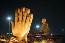 Ahmedabad: આદિવાસીઓના શિક્ષણ, સ્વાસ્થ્ય અને સંસ્કાર માટે પ્રમુખસ્વામી મહારાજે રાષ્ટ્રવ્યાપી પ્રવૃતિ કરી; આ ભેટ આપી