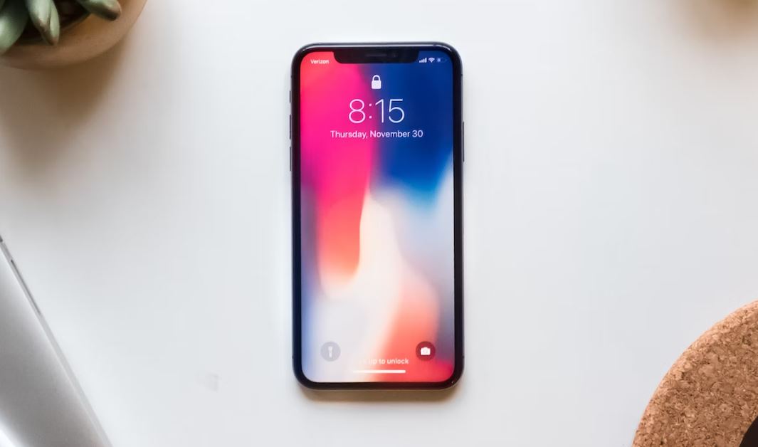  વાસ્તવમાં,  iPhones ખૂબ મોંઘા છે. આવી સ્થિતિમાં, દરેક વ્યક્તિ માટે મોંઘા આઇફોન ખરીદવું શક્ય નથી. ઠગ આનો ફાયદો ઉઠાવે છે અને ઘણી વખત લોકોને સસ્તા આઈફોનની લાલચ આપીને નકલી આઈફોન આપે છે.