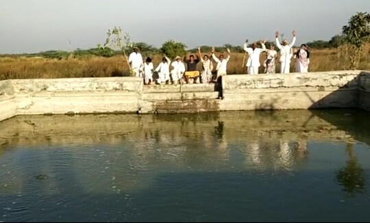 એક