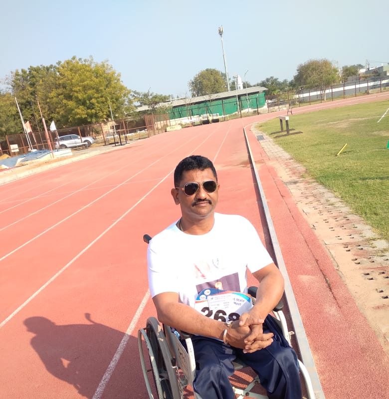 Jamnagar: પગથી દિવ્યાંગ છતાં પરિવારને પગભર કરતો યુવાન, લગન અને સિદ્ધિ જાણી ગર્વ થશે!