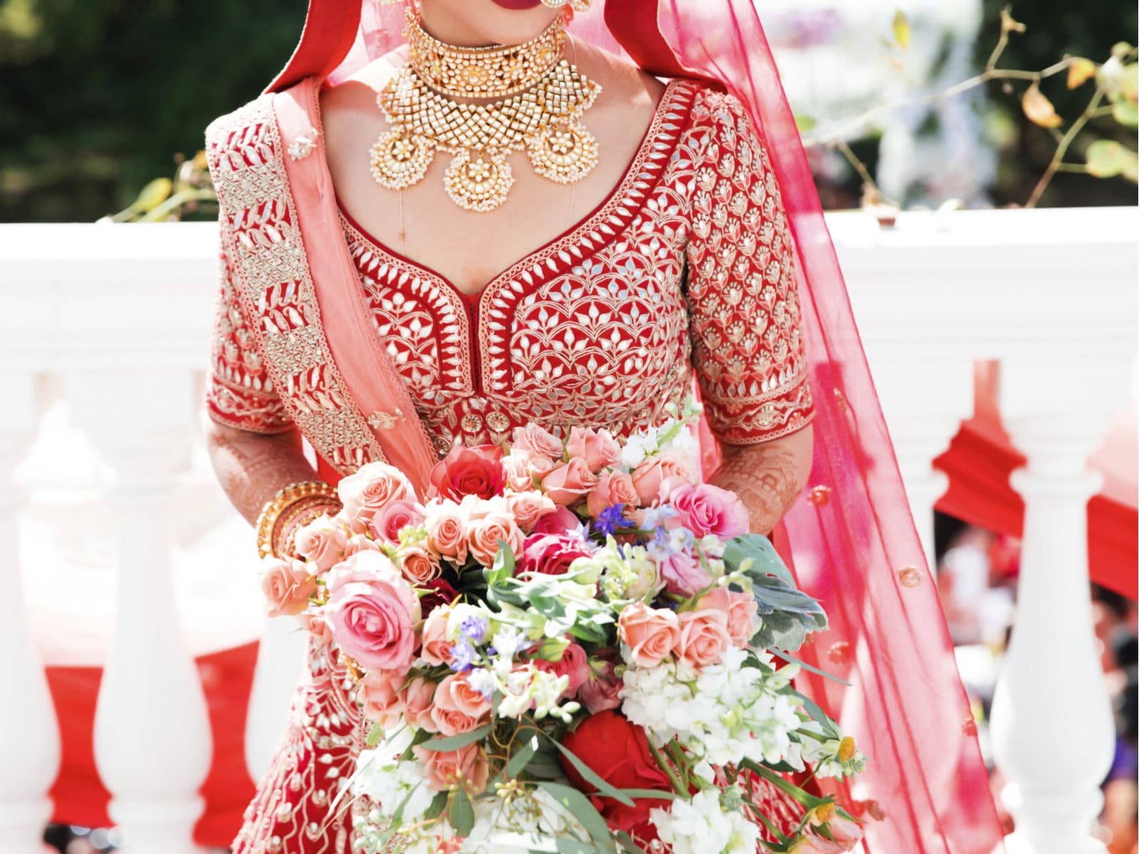 fashion try this five indian look of sanjana sanghi you can wear in any  wedding | Wedding Outfit: મરેજેમાં ટ્રાય કરો આ ટ્રેડિશનલ, સ્ટાઇલિશ આઉટફિટ,  આપશે યુનિક લૂક