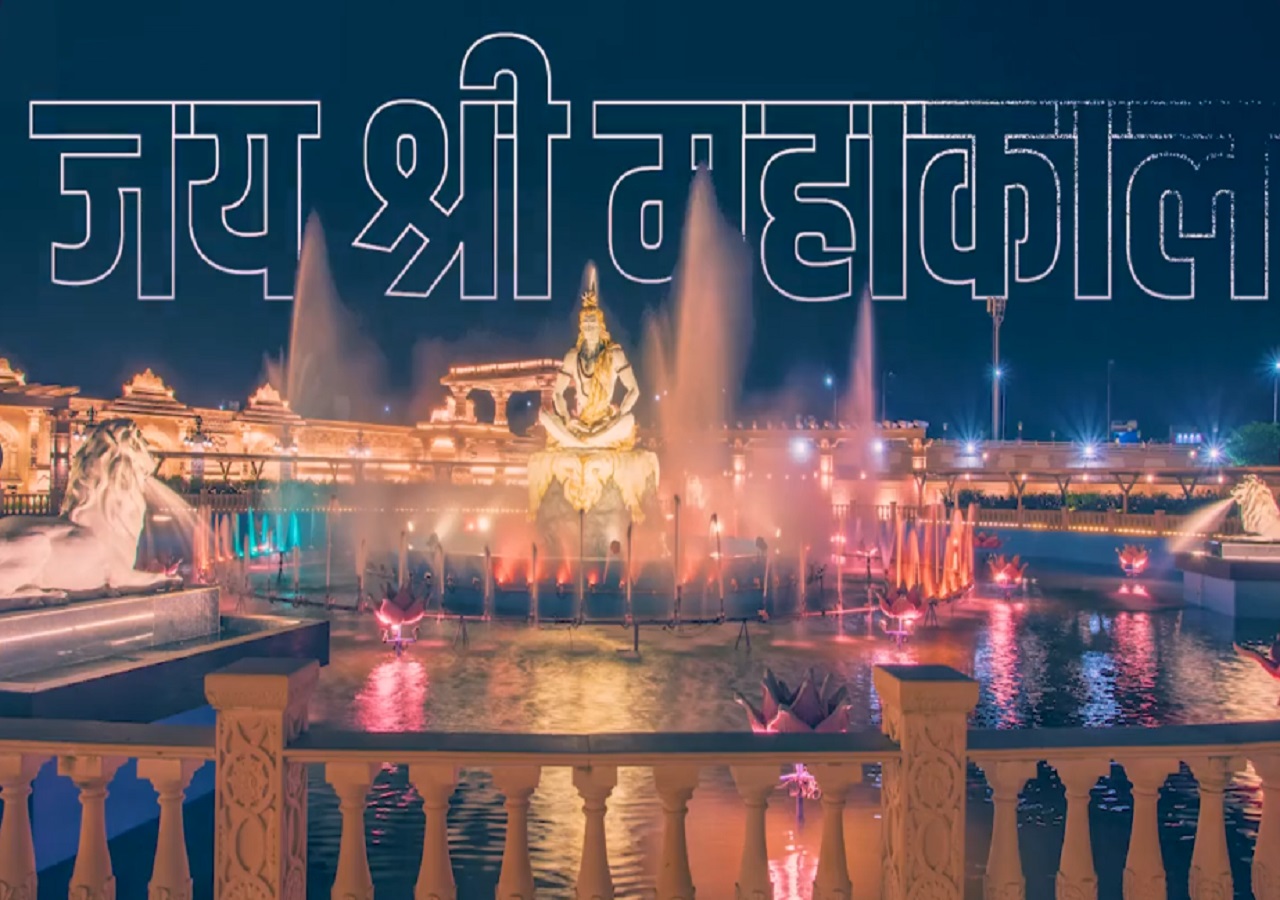  ઉજ્જૈન. જ્યારે મહાકાલે ભક્તો પર આશીર્વાદ વરસાવ્યા તો ભક્તોએ પણ તેમના સંપૂર્ણ આશીર્વાદ રાખ્યા. વર્ષ 2022માં ભક્તોએ ઉદાર હાથે દાન આપ્યું છે. વર્ષ 2021ની સરખામણીમાં 2022માં મહાકાલની આવક બમણી થઈ ગઈ છે. મહાકાલ લોકના ઉદ્ઘાટન બાદ ભક્તોની સંખ્યામાં વધારો થવાને કારણે મંદિરમાં આવતા દાનમાં પણ વધારો થયો હતો. વર્ષ 2022માં મહાકાલ મંદિરમાં 46 કરોડ 51 લાખનું દાન મળ્યું હતું.