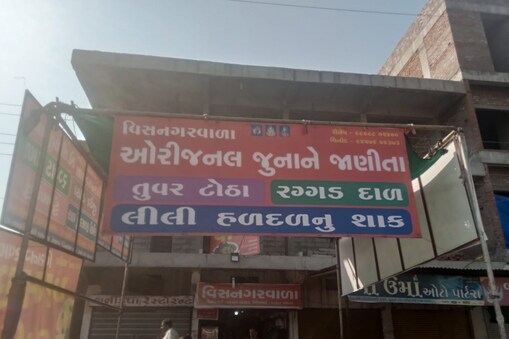 અહીં