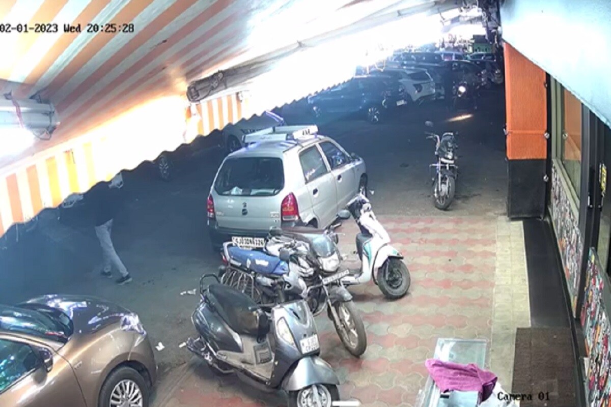 Rajkot: Police લખેલી ટુ વ્હીલમાં આવીને લુખ્ખાઓએ કરી ગાળાગાળી, મામલો ગૃહમંત્રી સુધી પહોંચ્યો!