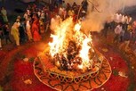 તમારી રાશિ 'આ' છે તો ભૂલથી પણ ના કરતા હોળિકા દહન  