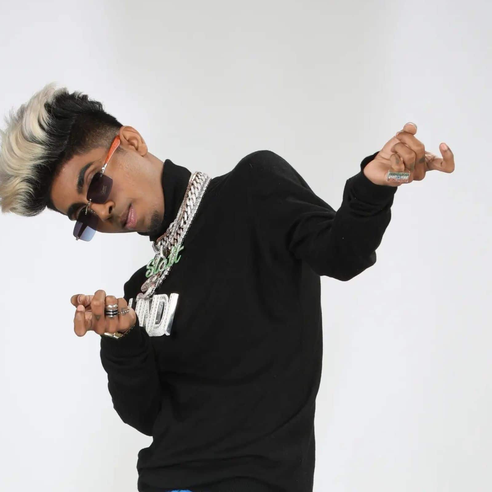 ફિલ્મની એક્ટ્રેસને પણ ટક્કર આપે એવી છે સ્ટેનની ગર્લફ્રેન્ડ બૂબા News18 ગુજરાતી