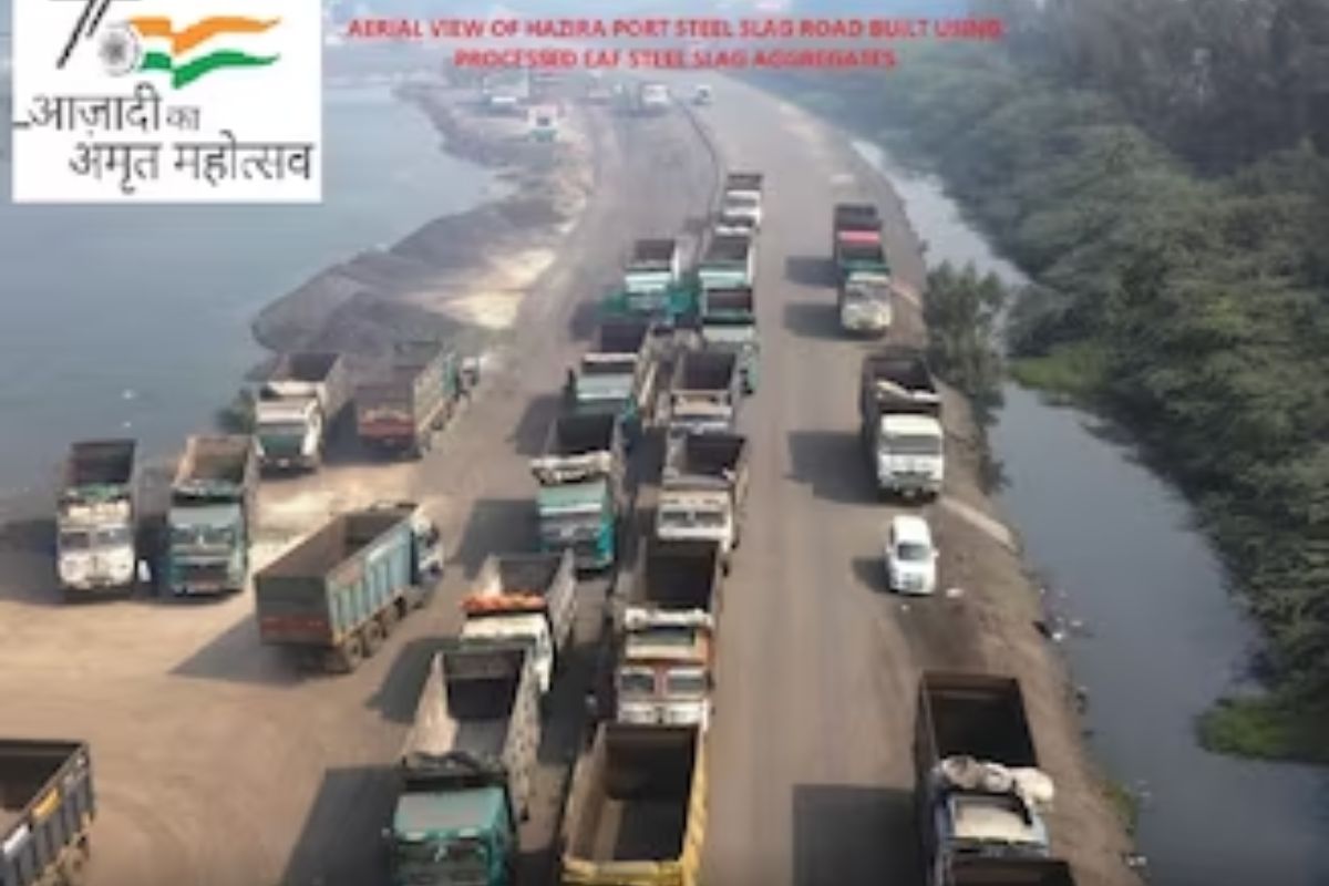  ગુજરાતનું સુરત ભારતનું પહેલુ એવું શહેર છે, જ્યા સંપૂર્ણ રીતે 100 ટકા પ્રોસેસ્ડ સ્ટીલ સ્લેગથી રોડ બનાવામાં આવ્યો છે. એક કિલોમીટર લાંબો રોડ છ લાઈનનો છે. આ રોડને બનાવામાં ખર્ચ પણ ઓછો આવ્યો છે. જો કે તેની મજબૂતી વાત કરવામાં આવે તો તેને બીજો રોડ કરતા મજબૂત હોવાનો દાવો કરવામાં આવે છે.