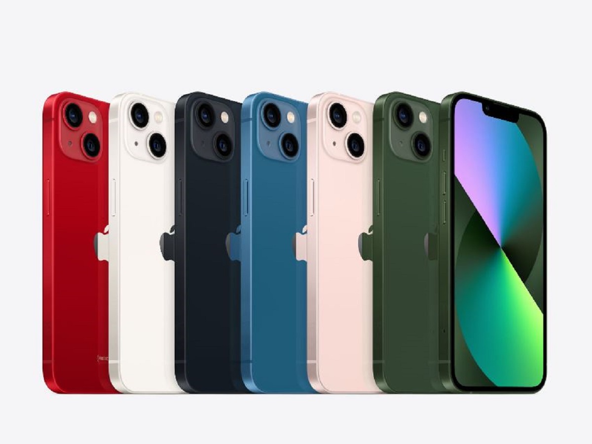  iPhone 13 વિશે વાત કરીએ તો, તે સેલમાં 61,999 રૂપિયામાં વેચાઈ રહ્યો છે. આ કિંમત ફોનના 128GB વેરિઅન્ટની છે. હાલમાં આ ફોન કંપનીની વેબસાઈટ પર રૂ.69,900માં ઉપલબ્ધ છે. HDFC બેંકના કાર્ડ પર ગ્રાહકોને 2,000 રૂપિયાનું ડિસ્કાઉન્ટ પણ આપવામાં આવી રહ્યું છે.