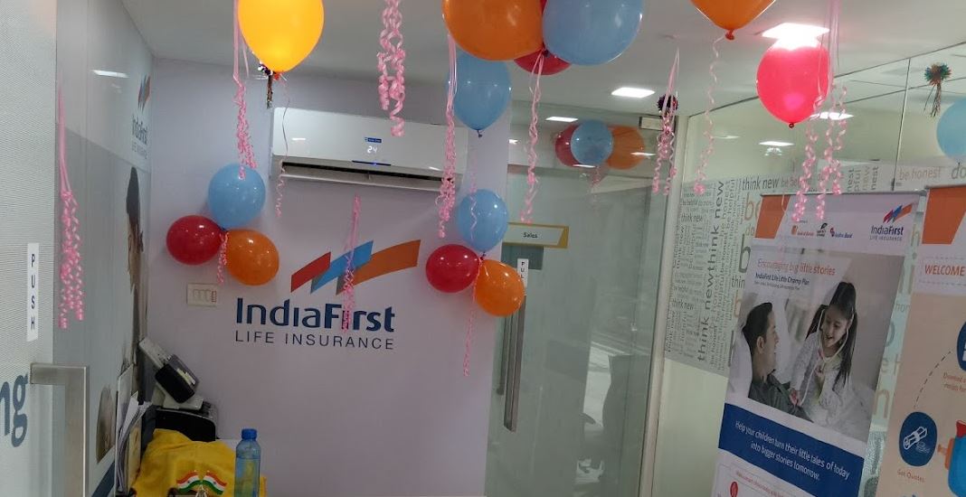  રોકાણકારો માટે એક મોટા સમાચાર સામે આવી રહ્યા છે. વધુ એક દિગ્ગજ કંપની પોતાનો આઇપી (New IPO)ઓ લાવવાની તૈયારી કરી રહી છે. આ કંપનીનું નામ છે ઇન્ડિયાફર્સ્ટ લાઇફ ઈન્શ્યોરન્સ. ઇન્ડિયા ફર્સ્ટ લાઇફ ઈન્શ્યોરન્સને આઇપીઓ (IndiaFirst Life Insurance IPO) દ્વારા ફંડ એકત્ર કરવા માટે માર્કેટ રેગ્યુલેટર સેબી (SEBI) તરફથી મંજૂરી પણ મળી ચૂકી છે.
