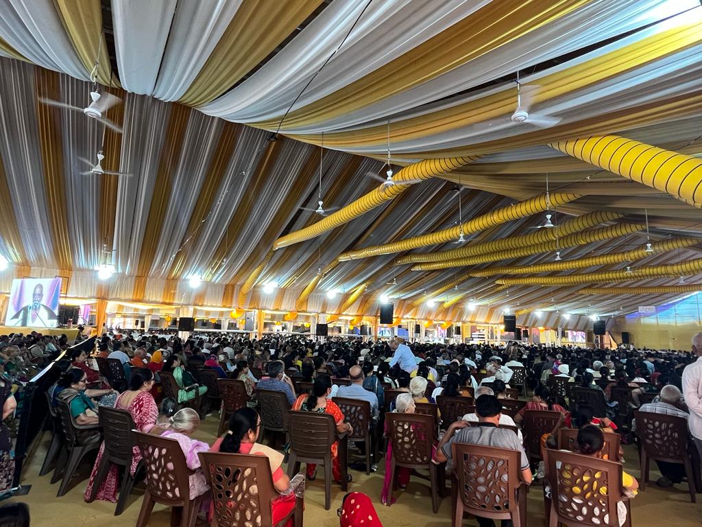  Krushna salpure, Navsari : નવસારીમાં ચાલી રહેલી લાલવાની પરિવાર દ્વારા આયોજિત રામકથામાં અલગ અલગ વિભાગોમાં તમામ લોકો સેવાઓ કરી રહ્યા છે.