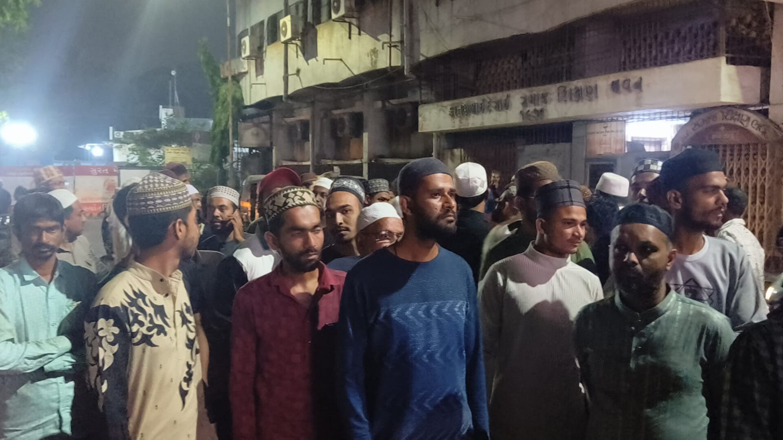  આ ઘટનામાં યુવકનો કોઈ બદઈરાદો હતો કે કેમ તેની તપાસ હાલ અઠવા પોલીસ કરી રહી છે.