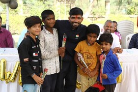 ગુજરાતના આનંદ કુમાર: મફતમાં ટ્રેનિંગ આપીને 300થી વધુ યુવાનોને રોજગારી માટે કર્યા તૈયાર
