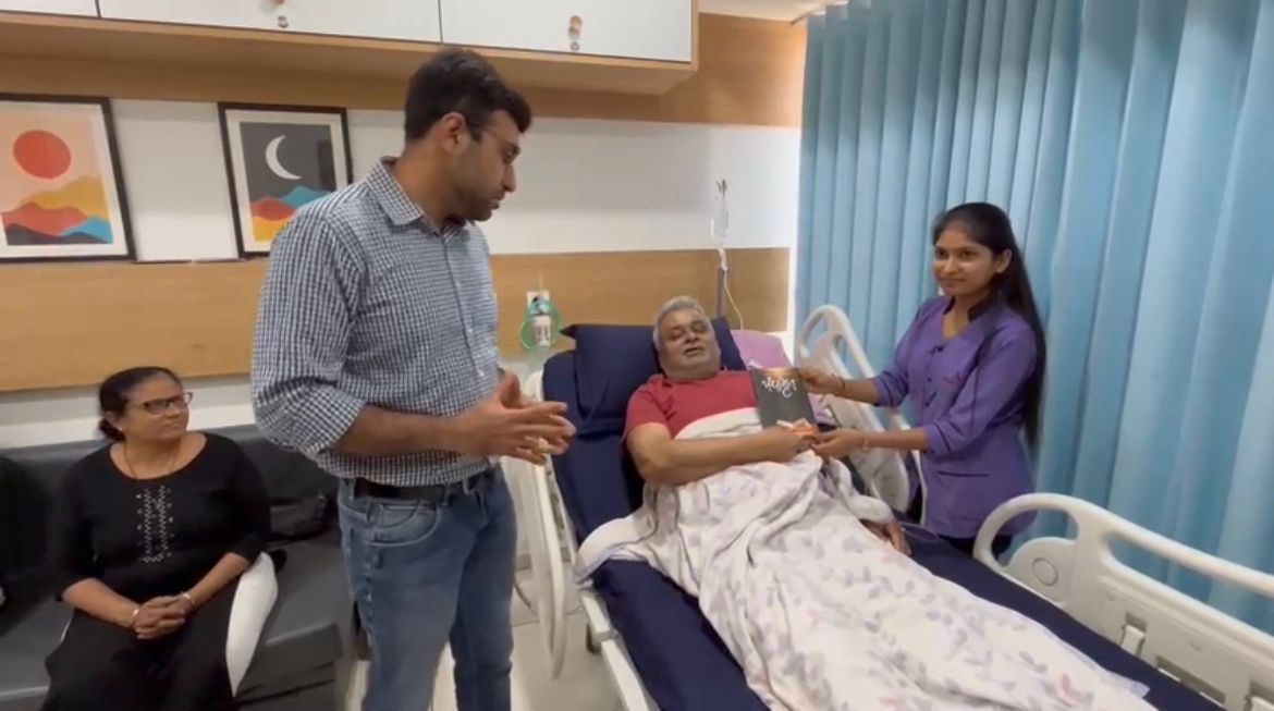 Rajkot hospital gives a Panchamrut book to the positivity For discharged patient