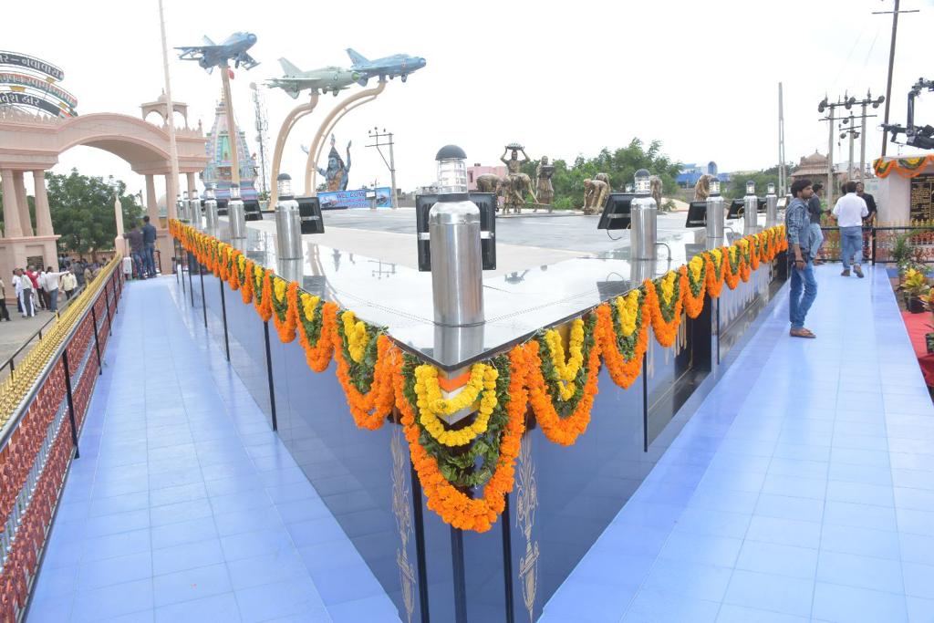 ગામના પટેલ પરિવારના સભ્ય વિદેશમાં