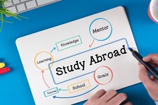 Study Abroad : વિદેશ જઇને ભણવા માટે ફંડ નથી? આ જુગાડ 100 ટકા આવશે કામ