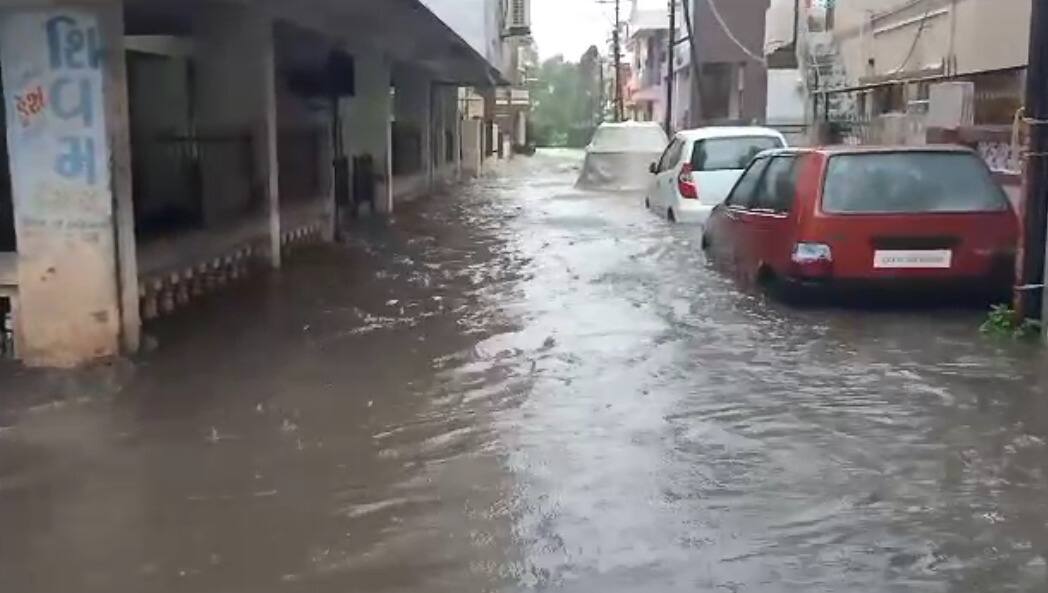 PHOTOS: ગુજરાતમાં મેઘતાંડવ! આ જિલ્લામાં બે કલાકમાં 5.5 ઇંચ વરસાદ, ઘરોમાં  પાણી ઘૂસ્યા – News18 ગુજરાતી