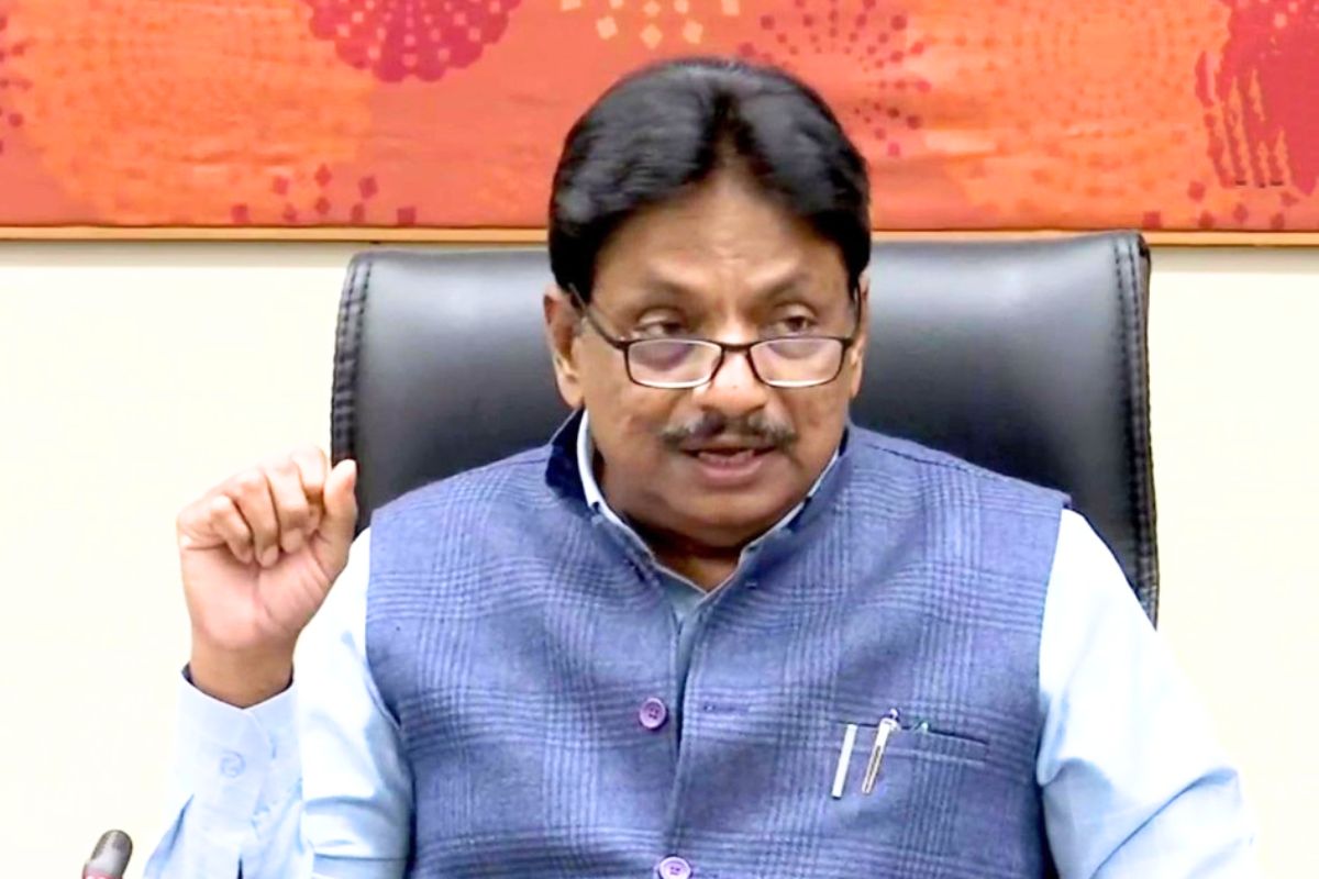  મંત્રી ઋષિકેશ પટેલે કહ્યુ હતુ કે, ‘મુખ્યમંત્રી ભૂપેન્દ્રભાઇ પટેલના માર્ગદર્શન હેઠળ રાજ્યના આરોગ્ય વિભાગ દ્વારા રાજ્યના તમામ રજિસ્ટર્ડ અને જરૂરિયાતમંદ લાભાર્થીઓને આયુષ્માન કાર્ડથી લાભાન્વિત કરવાના સઘન પ્રયાસો હાથ ધરવામાં આવ્યા છે. તેના પરિણામ સ્વરૂપે ખૂબ મોટી સંખ્યામાં એટલે કે 1.78 કરોડ ગુજરાતમાં લાભાર્થીઓને આયુષ્માન કાર્ડ પ્રાપ્ત થયું છે. હાલ ગુજરાતમાં 2045 સરકારી અને 795 ખાનગી મળી કુલ 2840 જેટલી હોસ્પિટલ આયુષ્માન કાર્ડ અંતર્ગત એમ્પેનલ્ડ છે અને નિયત કરેલી પ્રોસિજરોની સેવાઓ નિ:શુલ્કપણે ઉપલબ્ધ બની છે.’