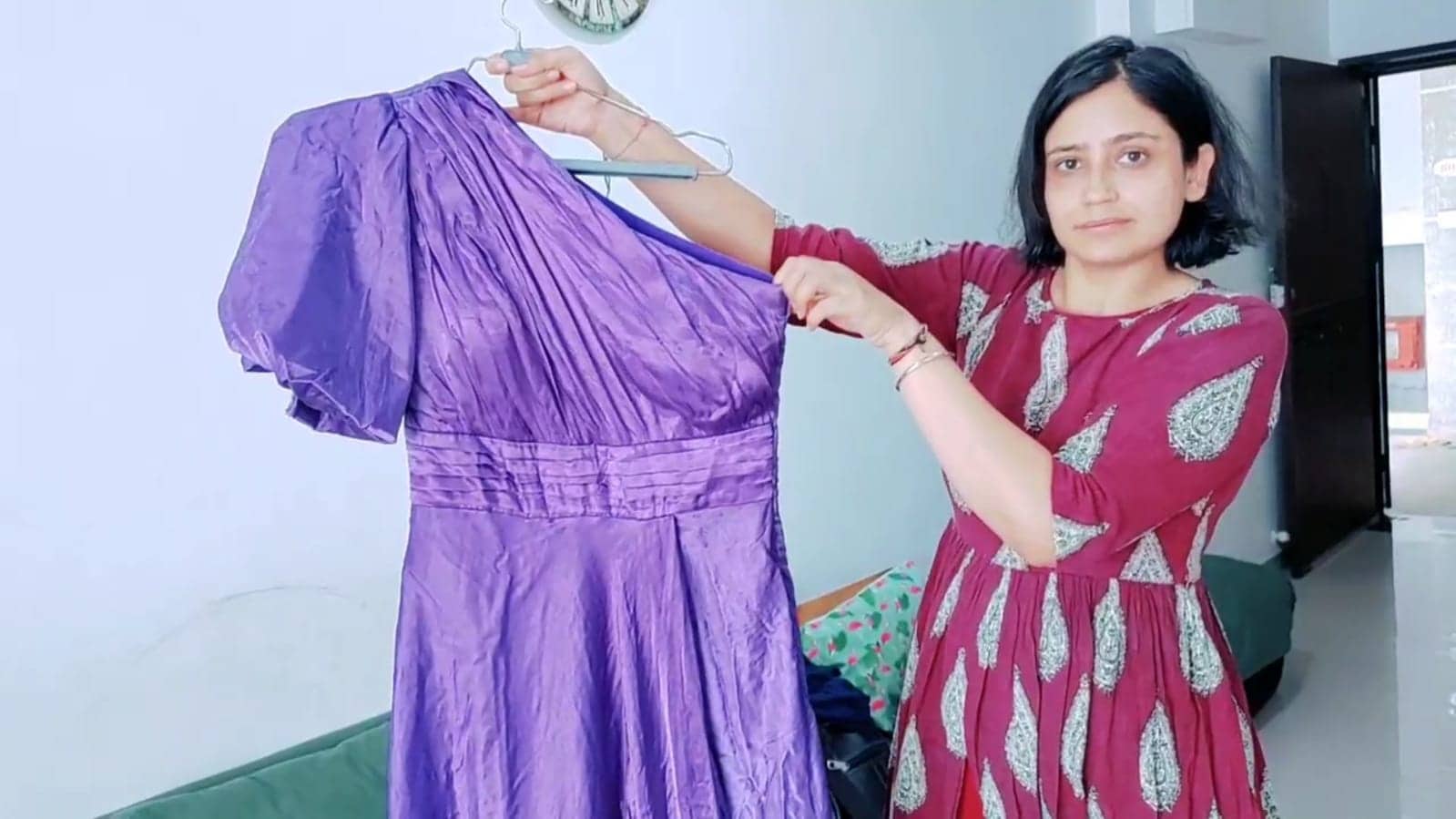 Convert old sari into anarkali dress ideas/recycle old sarees into long  dress ideas #old #sari #dress #oldsaridress Please follow and like us: | Yaz