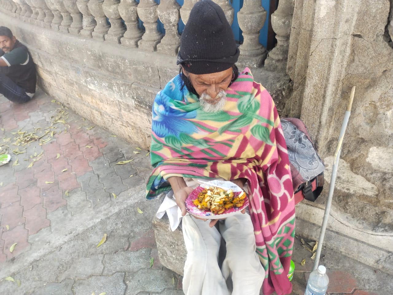  આ સાથે કીડીયારૂ પુરવાનો, સ્લમ વિસ્તારોના બાળકોને નિશુલ્ક ભોજન, ગાયોને લીલો ઘાસચારો અને કબુતરને ચણ તેમજ સરકારી હોસ્પિટલમાં સારવાર લેતા દર્દીઓને મગનું પાણી પણ પીવડાવાની આવે છે.