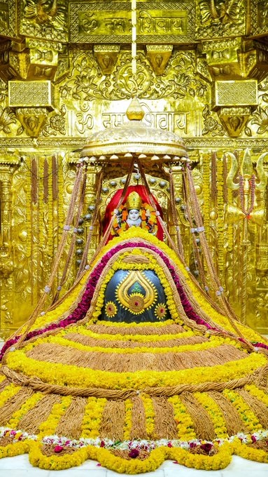 મંદિરમાં જઈ રહેલા ભક્તો શ્રાવણ માસમાં ઓમ નમઃ શિવાય ની (માળા) જાપ કરી શકે તે માટે દિગ્વિજય દ્વાર સામે મંત્ર જાપ કુટીરની વ્યવસ્થા સરદારશ્રી પ્રતિમા નજીક ગોઠવવામાં આવી છે. પ્રવેશ અને નિકાસ બન્ને રસ્તે શ્રધ્ધાળુઓને પીવાના પાણી માટે ફિલ્ટર પાણીના પરબ પણ ગોઠવવામાં આવ્યા છે. આ શ્રાવણ માસમાં આવતા તમામ યાત્રિકો માટે સોમનાથ ટ્રસ્ટના કર્મચારીઓ અને સુરક્ષા કર્મીઓ, પોલીસ સ્ટાફ, એસ.આર.પી તરફથી વર્તનમાં "અતિથિ દેવો ભવ:"નું સૂત્ર ચરિતાર્થ થાય તે માટે સંકલન કરીને મંદિરમાં રેહનાર તમામ સ્ટાફને શાલીન વર્તન અંગે સૂચના આપવામાં આવી છે.
