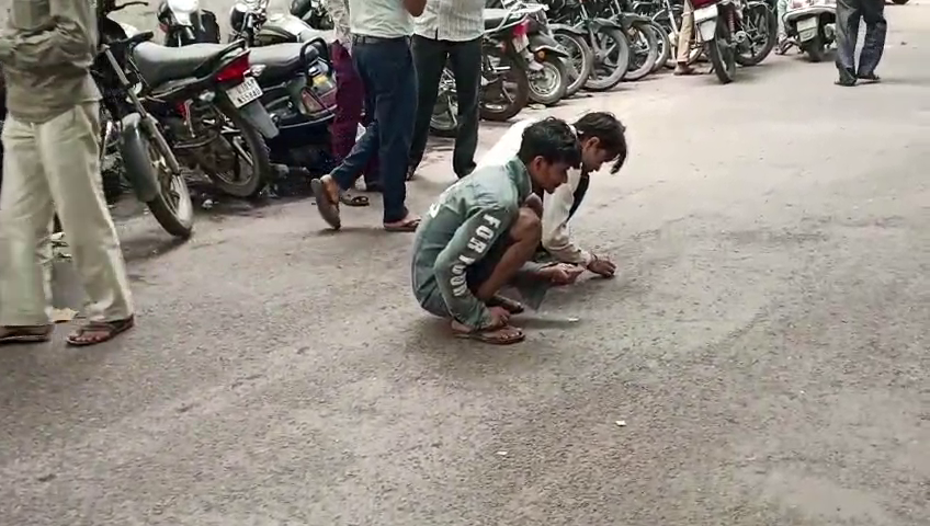 ભારતમાં કટ એન્ડ પોલીશડનું 33% એક્સપોર્ટ અમેરિકામાં થાય છે. જ્યારે 31થી 32 ટકા જેટલું એક્સપોર્ટ ચાઇનામાં થાય છે. આ બંને દેશોમાં હાલ ફુગાવાના પગલે મંદીનો માહોલ ચાલી રહ્યો છે. જેના કારણે ઇન્ટરનેશનલ માર્કેટમાં ડિમાન્ડ ખૂબ જ ઓછી છે. જેથી ભારતમાં થતાં કટ એન્ડ પોલિશડની ઇન્ડસ્ટ્રીઝ પર બેરોજગારીનો પ્રશ્ન હાલ ઉપસ્થિત થઈ રહ્યો છે.