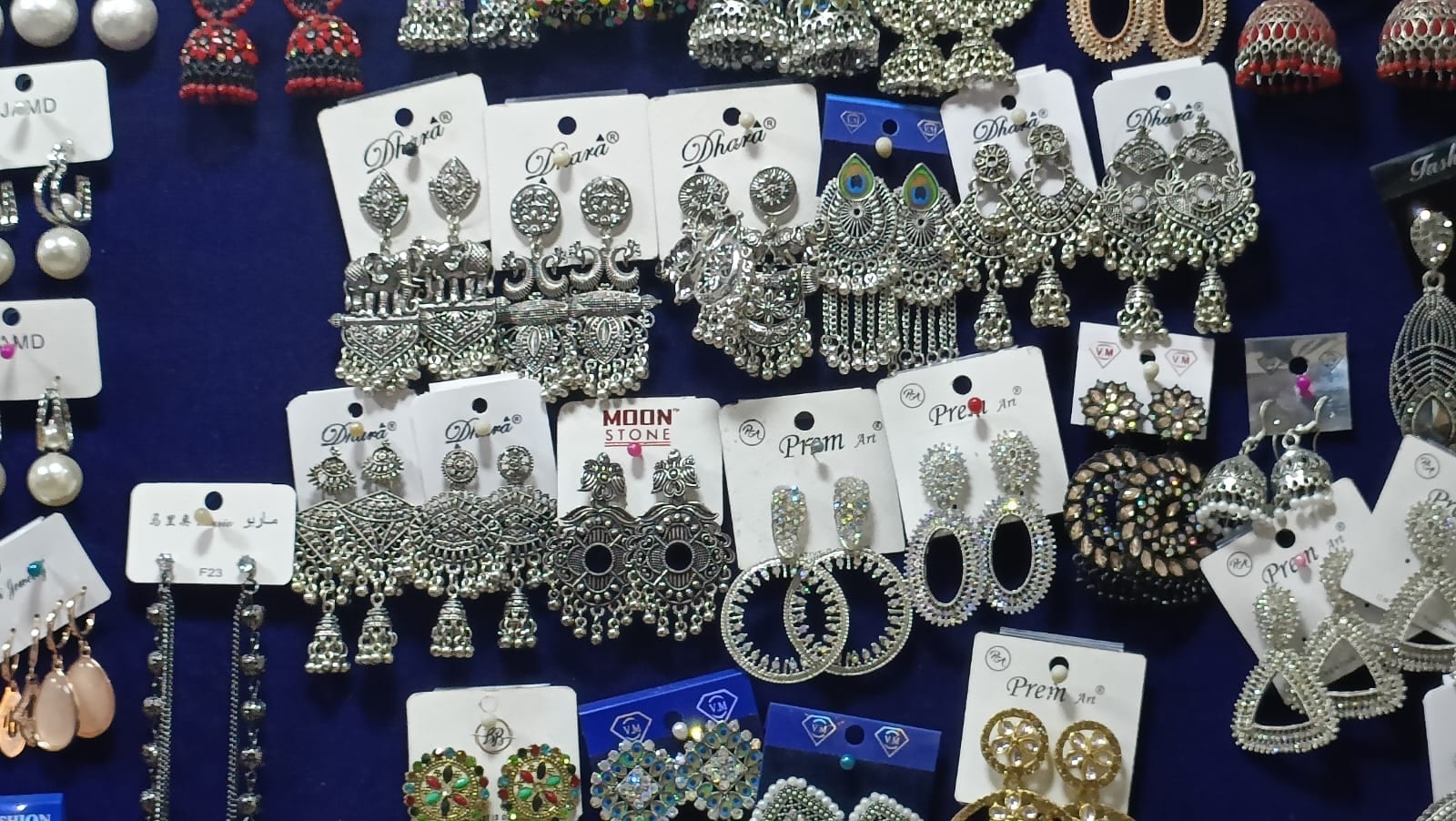 Sarojini Nagar Market Delhi | - Taking You Downtown With These Eye-Catching  Earrings and Neckpiece - YouTube