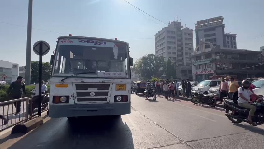 In Surat, a bus crushed a young man going on a two-wheeler