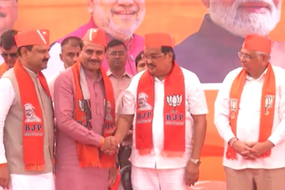 અર્જૂન ખાટરિયાએ કર્યા કેસરિયા