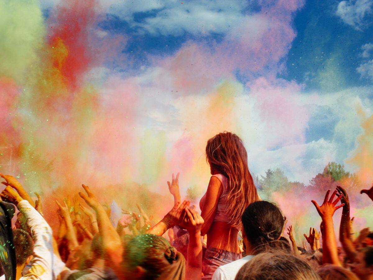 Holi msg send to your loved ones on holi 2024 - આ લેટેસ્ટ મેસેજ ફોરવર્ડ  કરીને પરિવારજનોં અને મિત્રોને હોળીની શુભકામનાઓ પાઠવો | - News18 ગુજરાતી