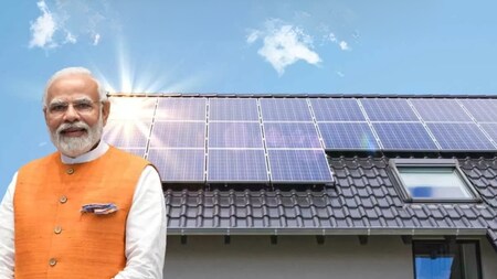 પીએમ સૂર્ય ઘર વીજળી સ્કીમથી થશે 15000 રૂપિયાની કમાણી, સાથે મળશે 300 યૂનિટ  ફ્રી વીજળી- PM Surya Ghar Electricity Scheme will earn 15000 rupees, along  with 300 units of free electricity ...