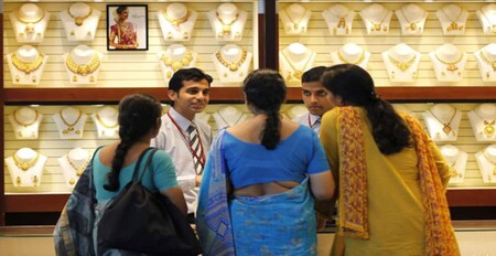 રાજકોટ સમાચાર: સોના-ચાંદીના ભાવમાં સામાન્ય ઘટાડો-gold-silver prices fall  down today in rajkot