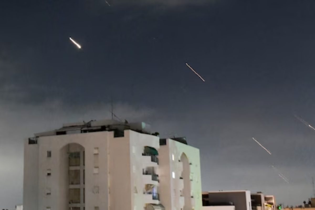 हिजबुल्लाह की ओर से इजराइल पर भारी हमले, इजराइल दे रहा जवाब, दागे कई रॉकेट हिजबुल्लाह की ओर से इजराइल पर भारी हमले, इजराइल दे रहा जवाब, दागे कई रॉकेट