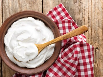Yogurt-Chest: Increase the yogurt and buttermilk in the heat. Both yogurt and buttermilk contain nutrients such as protein and calcium. If you drink yogurt and make buttermilk, there is a benefit to the heat.