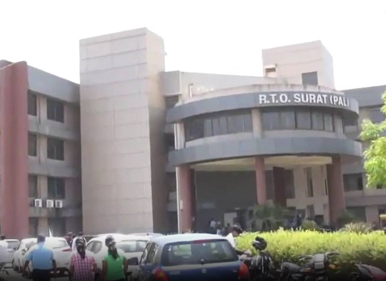 કારનો મનપસંદ નંબર મેળવવા માટે સુરતીલાલાએ આપ્યાં 11,95,000 રૂપિયા ...