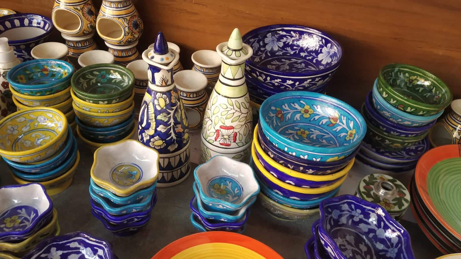 ચિનાઈ માટીમાંથી તૈયાર આ વસ્તુઓ વધારશે ઘરની શોભા, જાણો શું છે ભાવyoung