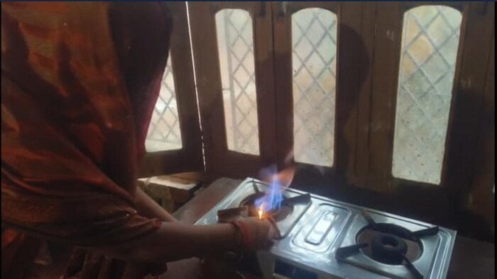 hardoi, hardoi news, biogas plant, woman made biogas plant, woman made biogas plant in house, hardoi woman made biogas plant in home, Homemade biogas plant, biogas for cooking, up news, hardoi, hardoi news, biogas plant, woman made biogas plant, woman made biogas plant in house, hardoi woman made biogas plant in home, Homemade biogas plant, biogas for cooking, up news,