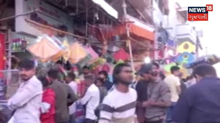   It is not a matter of an empty day, here there is a huge crowd of people till the whole night. In which people come here till the early morning of Uttarayan to buy kite string and it is as if the whole of Ahmedabad Raipur gathers.