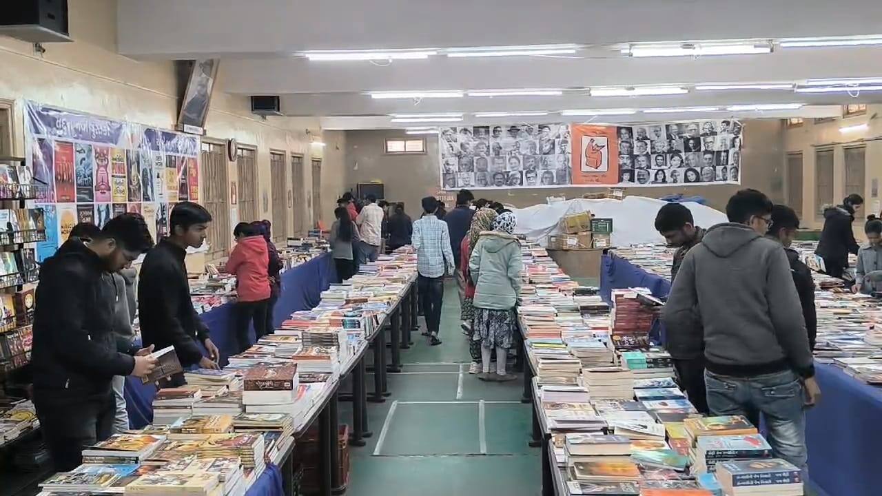 Reading Library Jamnagar 1 લાખ પુસ્તકનો ખજાનો, બાળકોથી લઈને વડીલોની પ્રિય બુક્સ ઉપલબ્ધ - This ...
