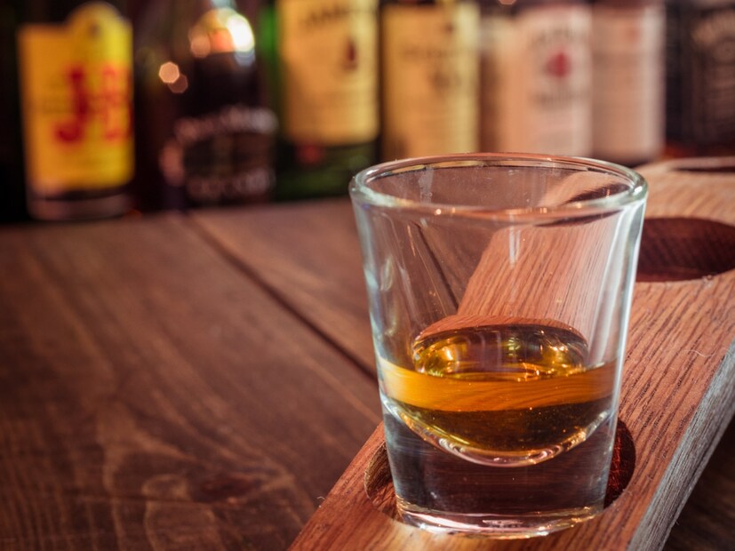     Wine and beer may get worse soon after opening the lid, but this is not the case with whiskey, rum, gin, vodka and tucka. The open bottles are not bad, but their tests start to decline over time. That is why Sanjay Ghosh states that it should be used within a year after opening a bottle of whiskey, rum, gin or vodka.