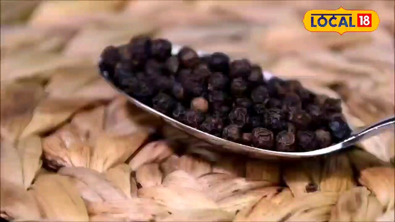 Black pepper is a cure for summer acne and hair loss