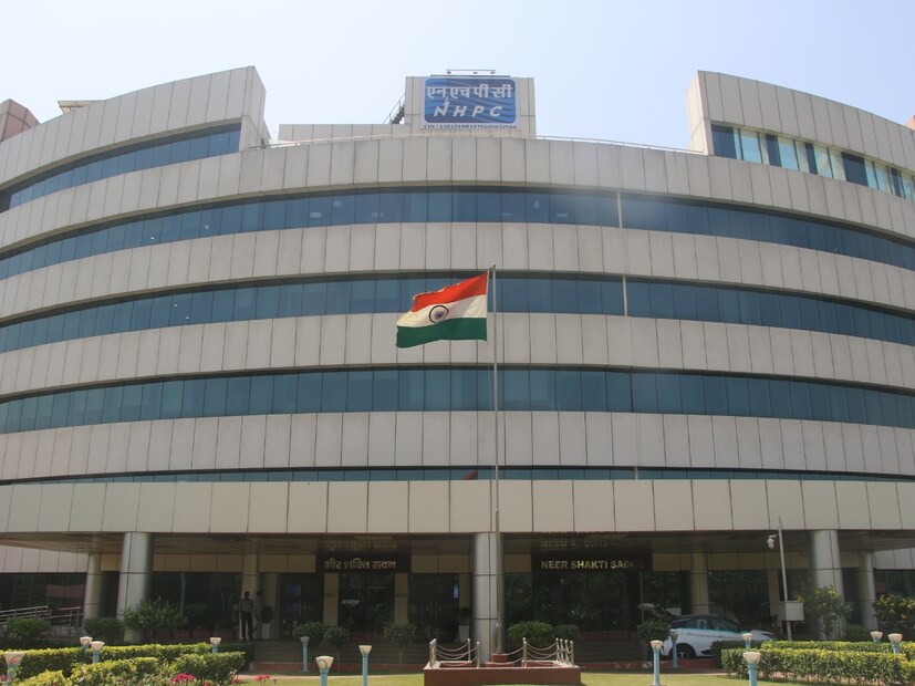 expert views on 4 stocks sell rating due to weak structure includes Deepak nitrite lodha dvelopers va tech and nhpc 