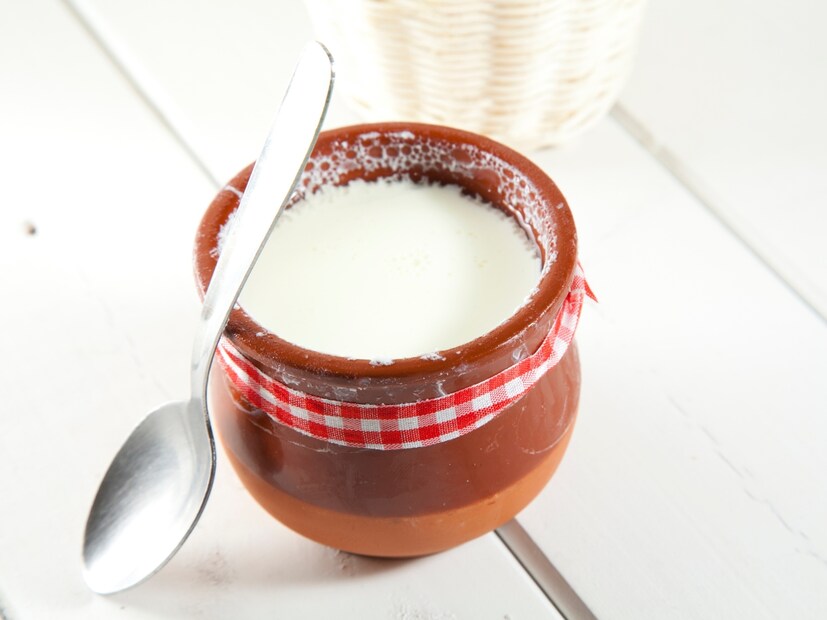 Instead of eating yogurt alone, it is better to eat it with other things, instead of eating yogurt. It is beneficial to eat with yogurt and honey, with mug lentils, sugar or tamarind powder. It should not be taken with ghee, honey, hot food or fruits, as this "Contrary diet" Called (a contrasting diet) and can produce toxins in the body.   Is Eating Curd Every day harmful knowledge what experts