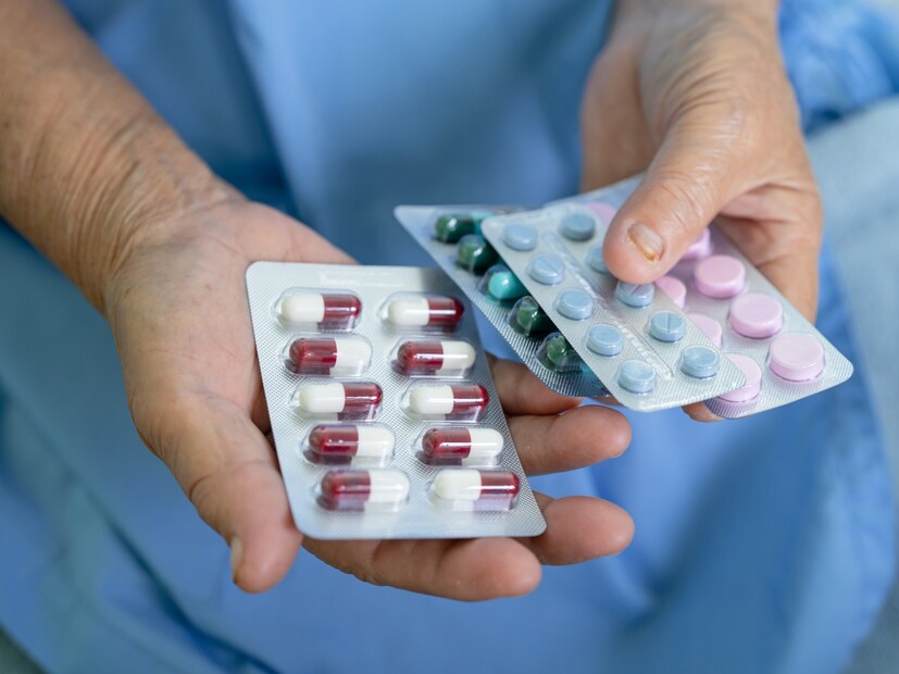 The doctor said that often people think that allopathic drugs made of chemicals are bitter, but not so. Natural or herbal drugs are also bitter, as they contain compounds that are naturally bitter. For example, the taste of Ayurvedic boils, lemonade, giloy, trifla, etc. is also bitter. Although drugs are bitter, health improves.