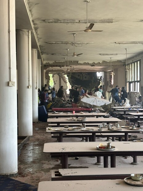 Ahmedabad Air India Plane Crash UAE DOCTOR SHAMSHER VAYALIIL OFFERS 1 CRORE EACH TO FAMILIES OF MEDICAL STUDENTS Ahmedabad Air India Plane Crash UAE DOCTOR SHAMSHER VAYALIIL OFFERS 1 CRORE EACH TO FAMILIES OF MEDICAL STUDENTS